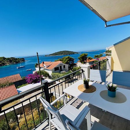 Villa Lemony Maslinica Exterior photo