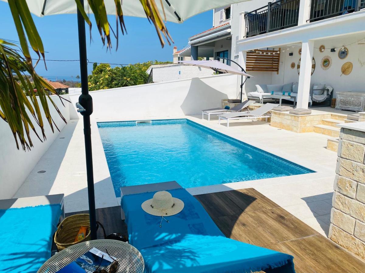 Villa Lemony Maslinica Exterior photo