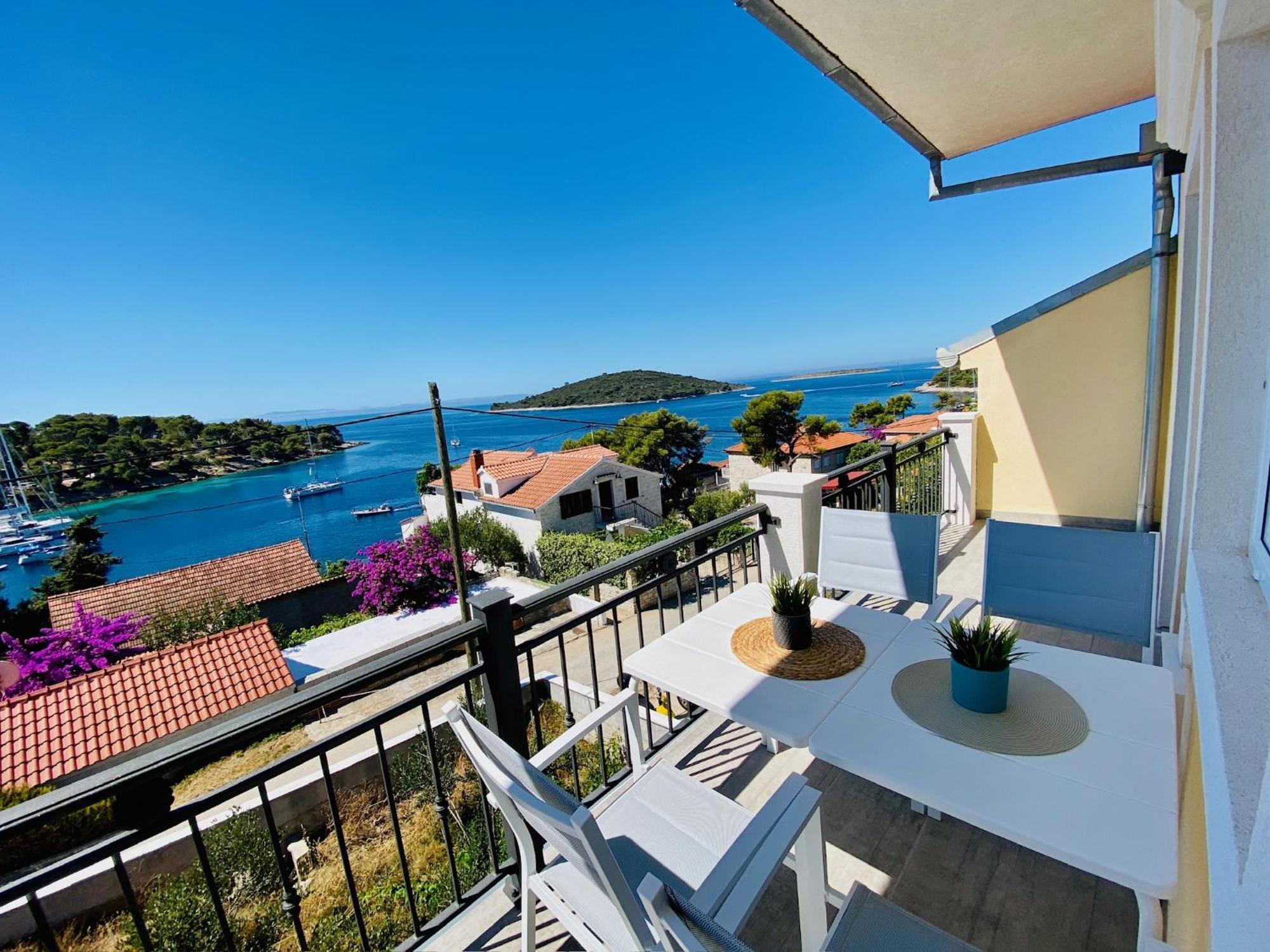 Villa Lemony Maslinica Exterior photo