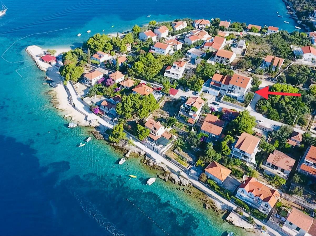Villa Lemony Maslinica Exterior photo